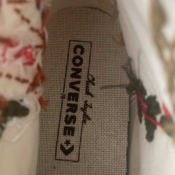 Converse Chuck Taylor High Top Christmas Sneakers. Hand Embroidered. NEW Sz 6 - Picture 11 of 13